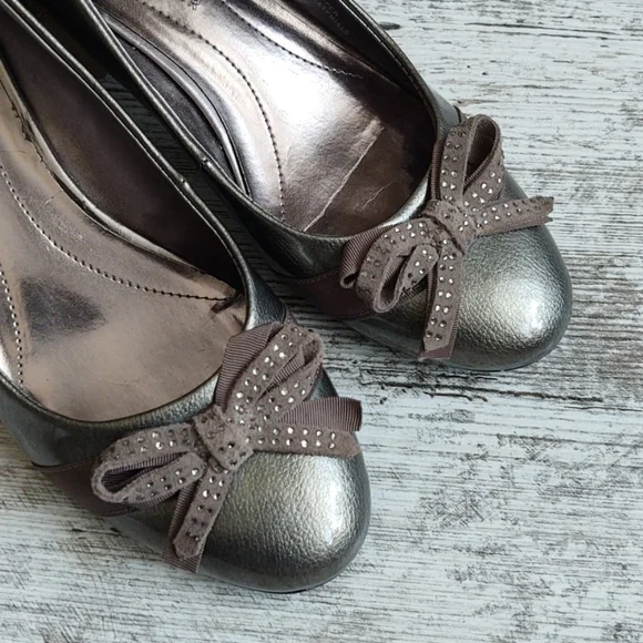 NWOT Etienne Aigner Patent Leather Silver Flats - Picture 9 of 16